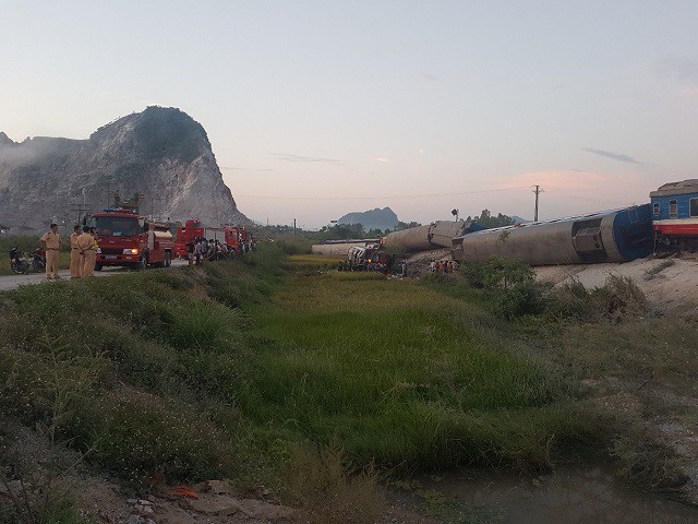 Hiện trường vụ tai nạn tàu hỏa kinh hoàng làm 2 người chết, 8 người bị thương ở Thanh Hóa